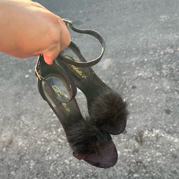 Breckelle’s PomPom heels - Picture 2 of 2